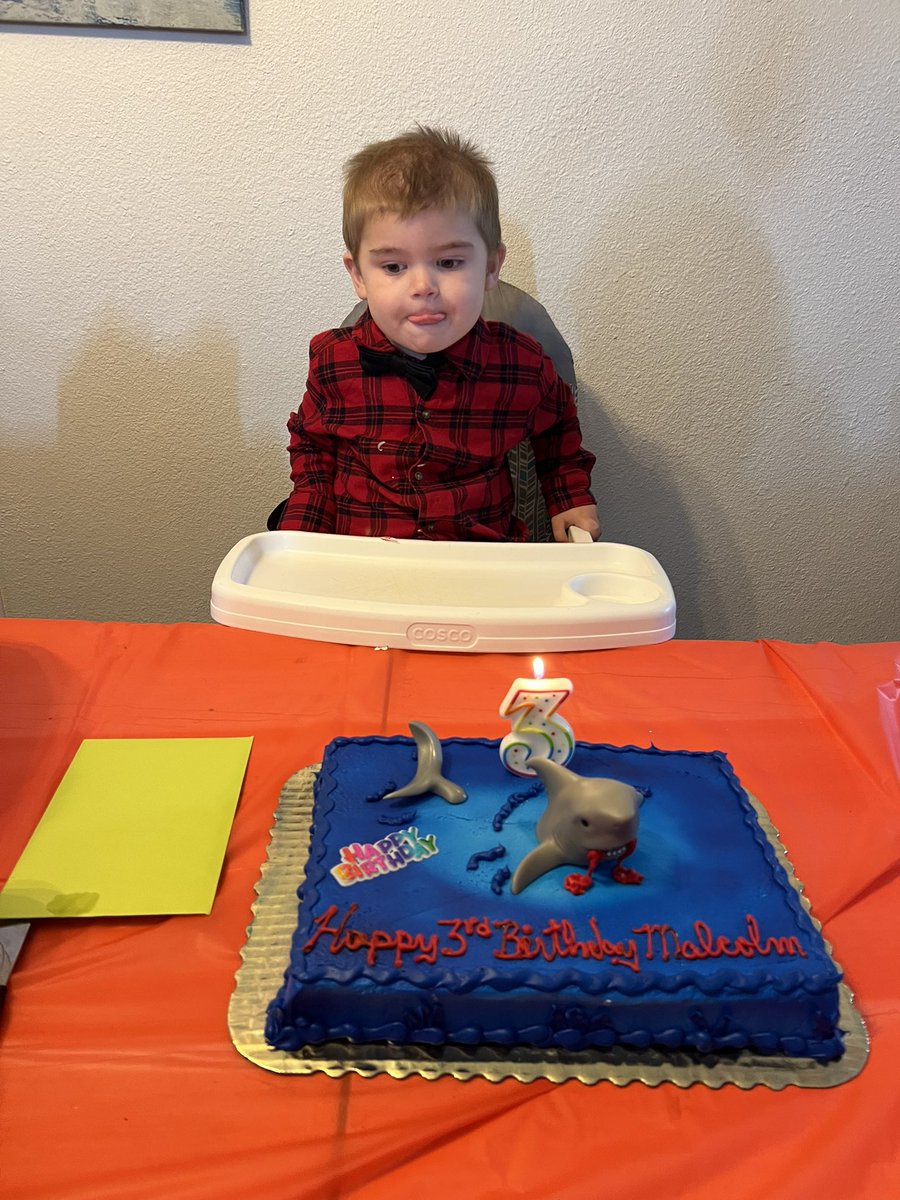 elephbaby's tweet photo. happy birthday baby boy! mommy loves you so much 🥰🥹😭 https://t.co/WnYckY9gjz