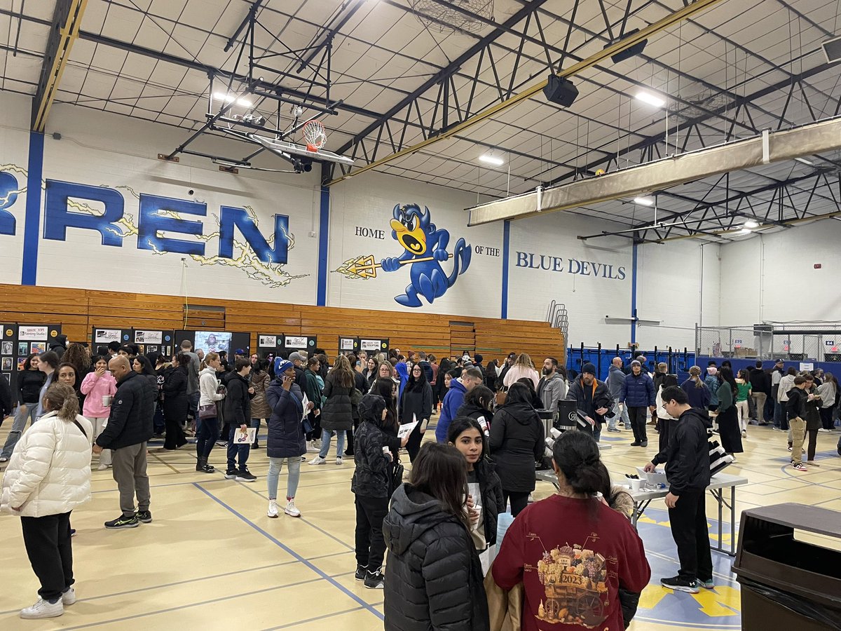 mbertolaD121's tweet photo. Thank you to all incoming students & families that joined us last night & tonight for our Class of 2029 course selection night! We hope you feel welcomed and received good information on our course offerings. #WeAreWarren #FutureBlueDevils #ClassOf2029 https://t.co/6QTrnLzCNe