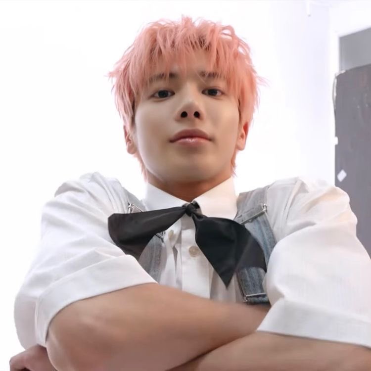 tyunpies's tweet photo. …so i guess this is what happens when you’re obsessed with an artist’s whole discography https://t.co/KvD4Qpi0L3