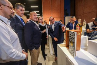 GobiernoJalisco's tweet photo. En coordinación con la industria tequilera y el @CRTequila consolidamos este proyecto para que nacionales y extranjeros se adentren en este sector; además, de convertirse en centro de negocios y casa de las y los tequileros de nuestro estado. https://t.co/tODE13Bp5u