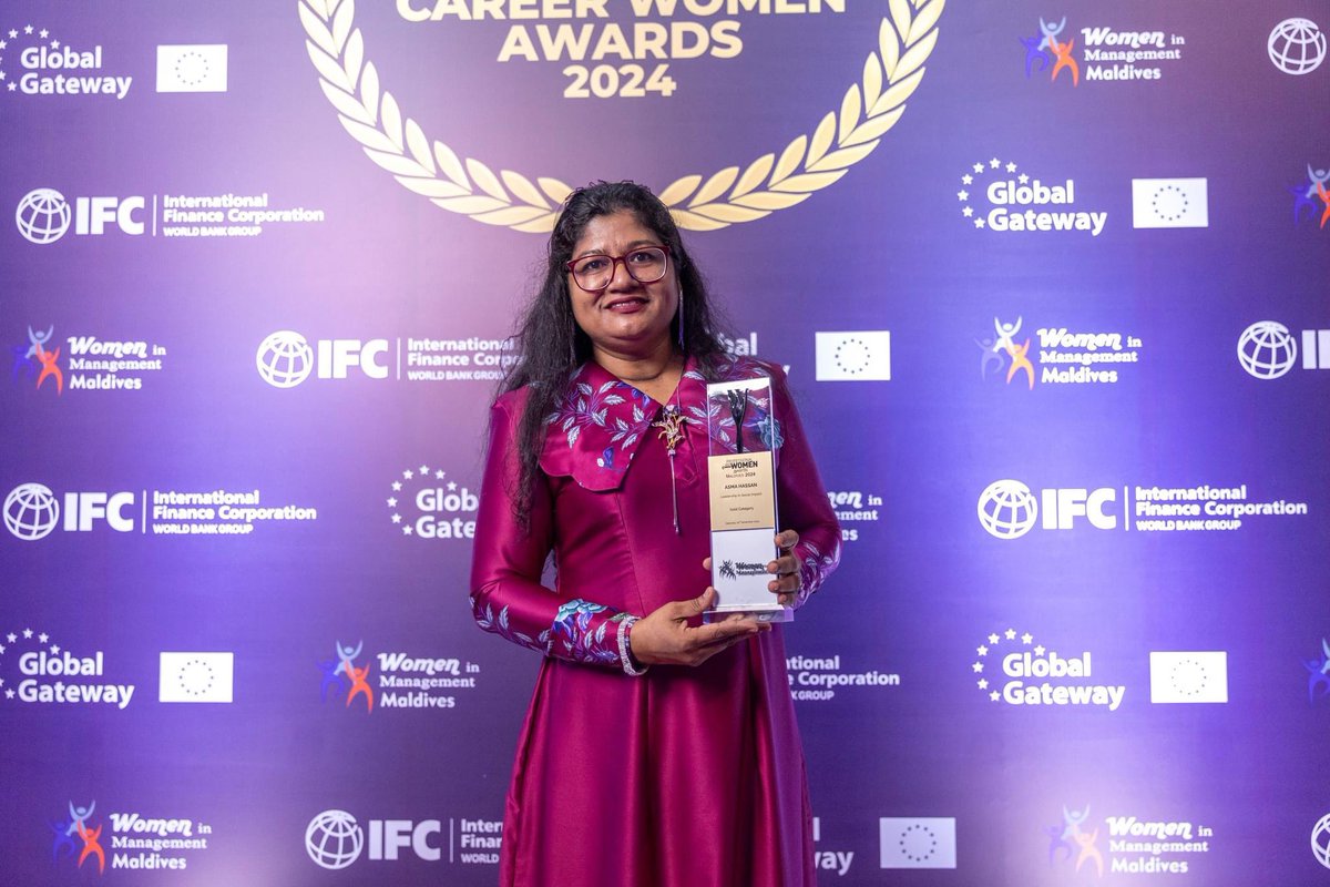 WIMMV's tweet photo. Leadership in Social Impact Award - Asma Hassan, General Secretary of Bicycle Association of Maldives

@IFC_SouthAsia 

#WIMMV #WIMMV2024 #WIMMVawards2024 #IFC #EmpoweringWomen #Leadership #CareerGrowth https://t.co/Tln8fOjdbr