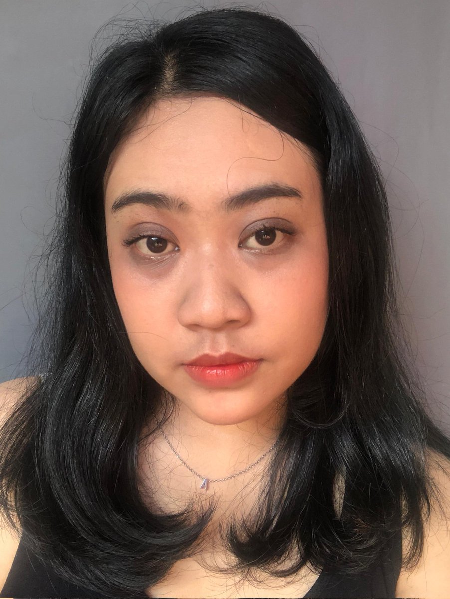 the war is over 🥺

udah gak denial lagi dan nerima kalo aku MEDIUM TAN, NEUTRAL TO WARM

and having TWO-TONED LIPS &amp; SUPER DARK CIRCLE EYES

ciwi-ciwi yuk love and treat ourself rightly! ⚘️

we could ✨️ SHINE ✨️ in our way 🤍