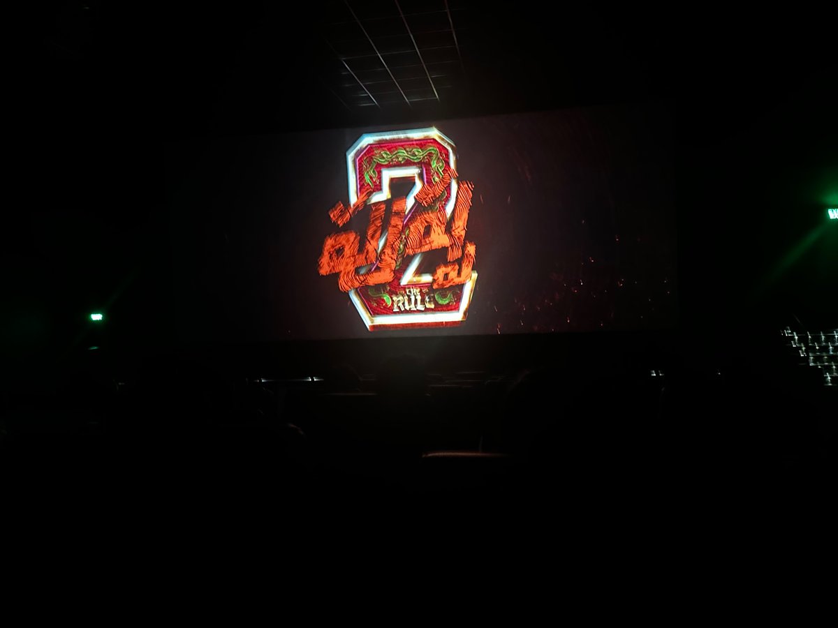 Cinepulsetelugu's tweet photo. The first half of Pushpa 2 is complete, and it’s a one-man show by Allu Arjun, elevated by Sukumar’s out-of-the-box storytelling. So far, the movie is going strong.
#Pushpa2 #AlluArjun #Sukumar #pushpareview https://t.co/V7M80zlc1y