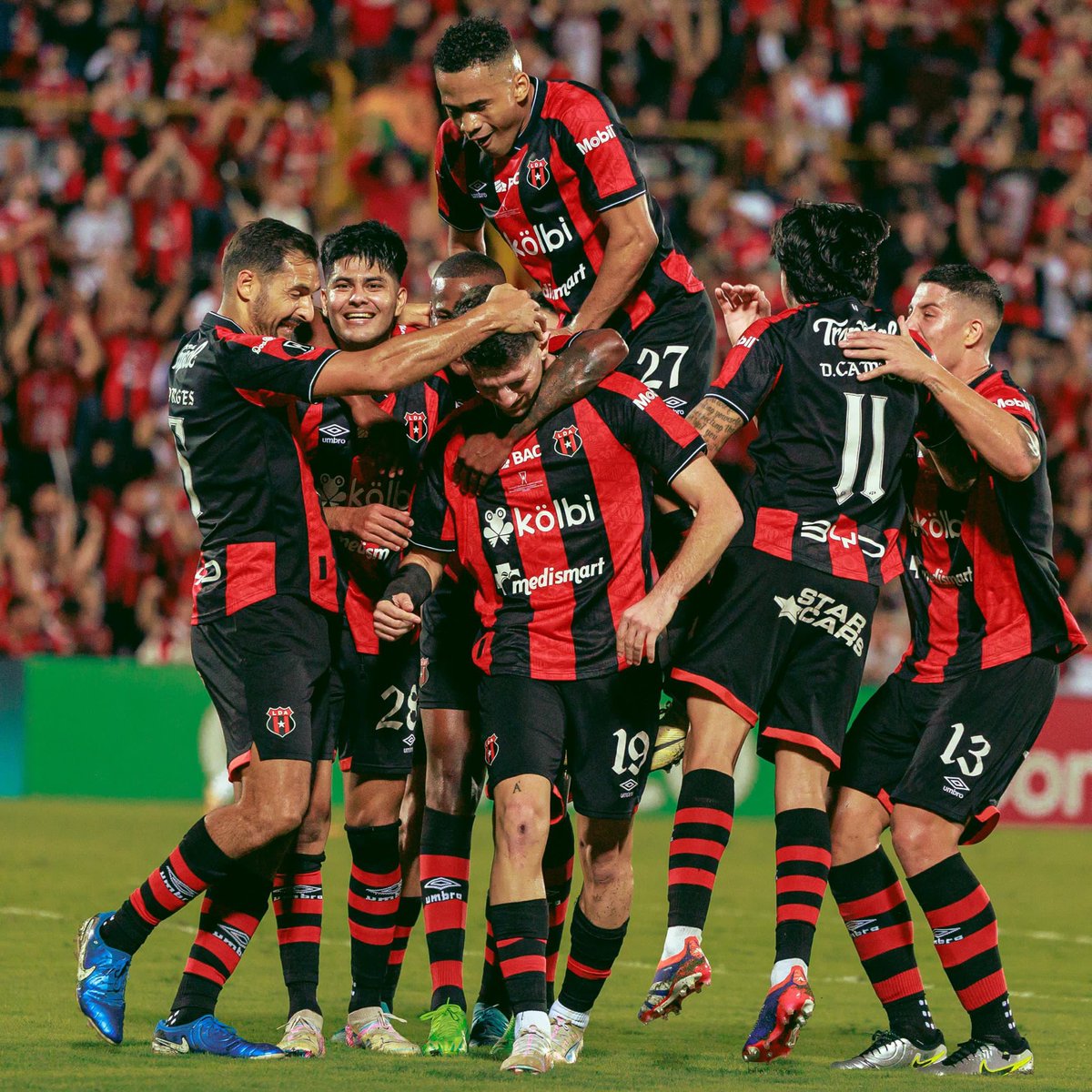 Una invicta es difícil pero 2 seguidas, uff, no se si algún club lo pueda repetir. Gesta total. ❤️🖤