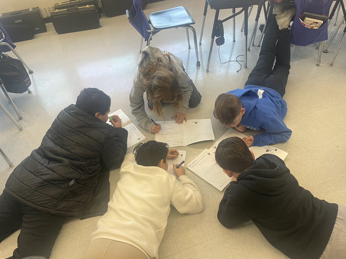 MDzSabatini's tweet photo. Working together to identify different physical properties of matter! @MrsSiebenChris #WeAreBethpage https://t.co/QX3KUwlyww
