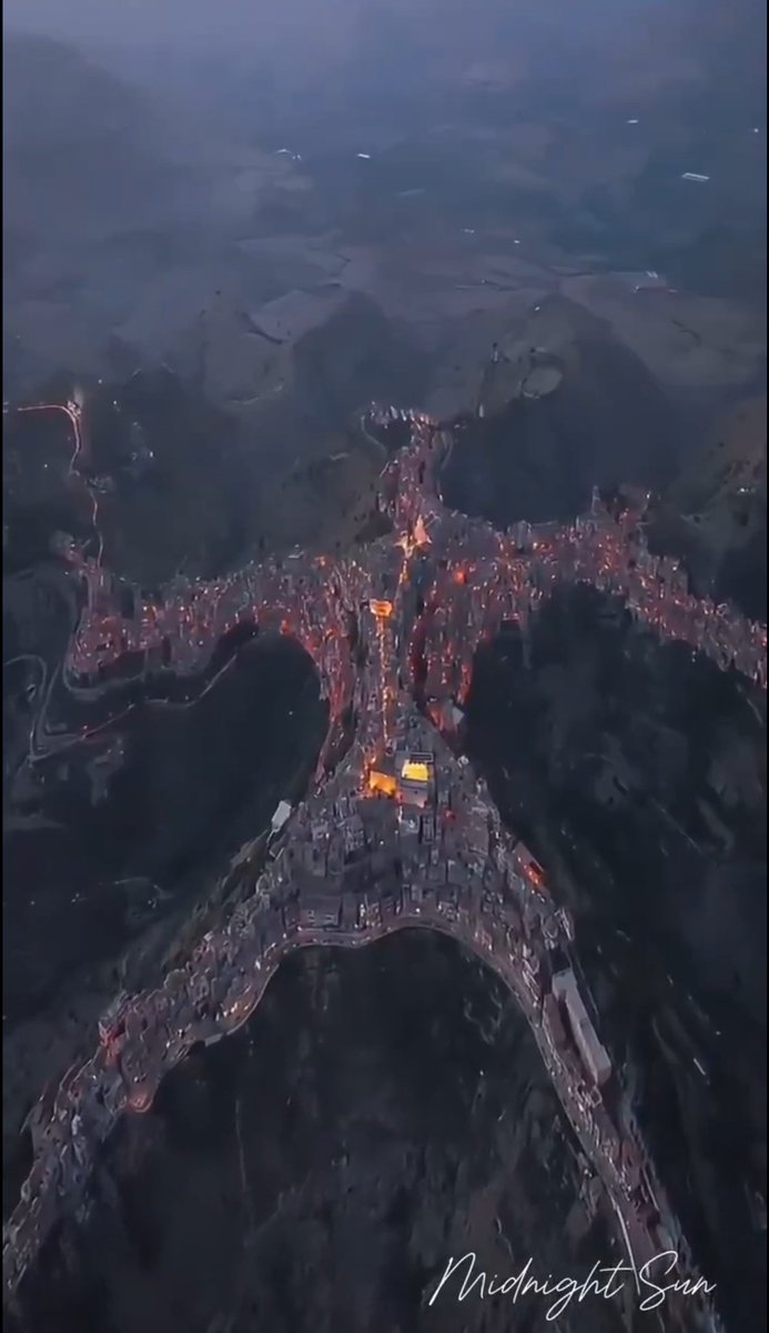 charamshukh's tweet image. Centuripe is a town located in the province of Enna, Sicily, Italy

Built on 5 hills joined together, giving it a distinctive human figure when viewed from above.

This peculiar shape has given the city the nickname Città Umana or Human City

#Copypest