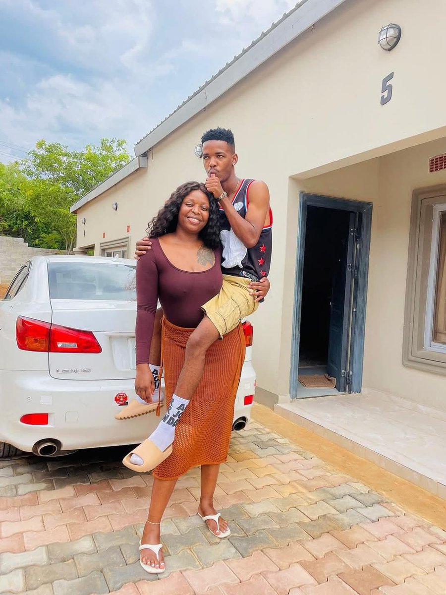 Mundioli's tweet photo. S/o #TallGirls 😍 #RelationGoals https://t.co/pqwTjH6wLh