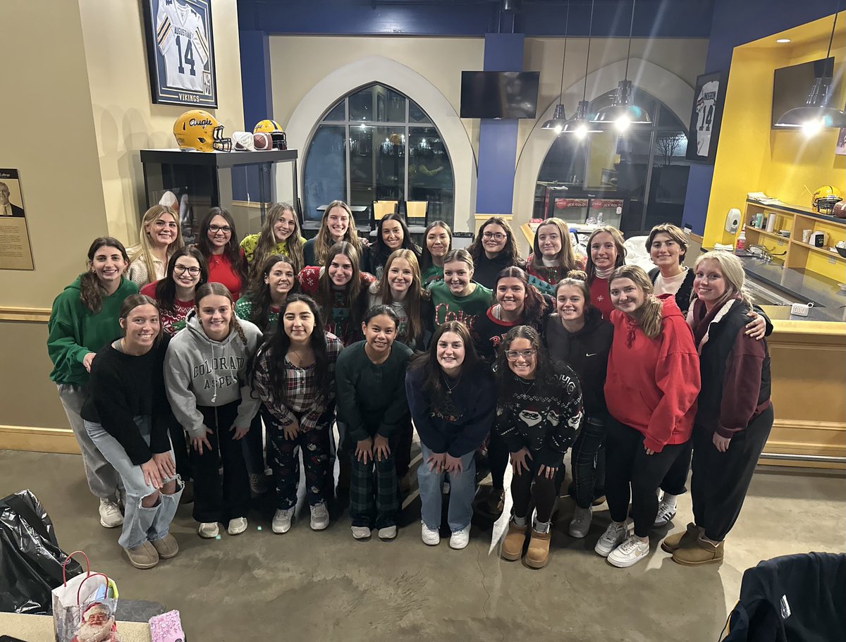 Augie_SB's tweet photo. We had a great time tonight at the Augustana Vikings Softball Holiday Party.  Now on to prepping for finals week before the Holiday break. #UglyChristmasSweaters #VikesOnSpikes #HappyHolidays https://t.co/xavuPA9zWz