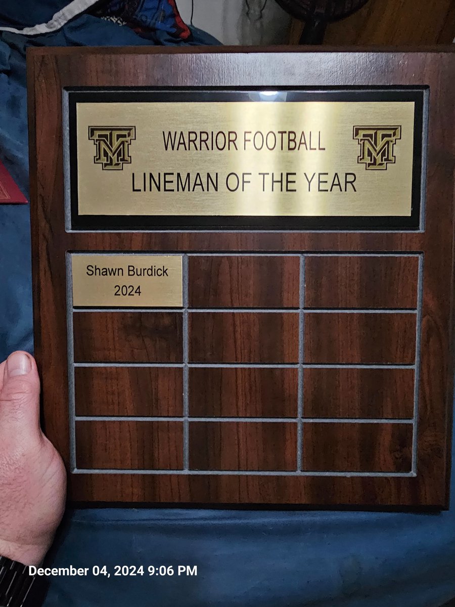 ShawnBurdickJr's tweet photo. Had a amazing night this evening at the football banquet. Got reconition I was not expecting.  Thank you for a great 4 yrs of football. https://t.co/B1Jz67pJta