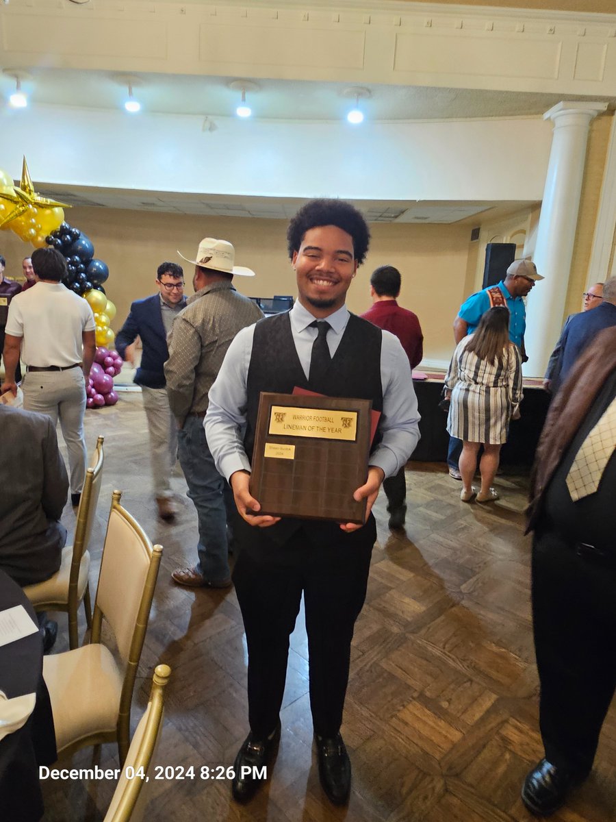 ShawnBurdickJr's tweet photo. Had a amazing night this evening at the football banquet. Got reconition I was not expecting.  Thank you for a great 4 yrs of football. https://t.co/B1Jz67pJta