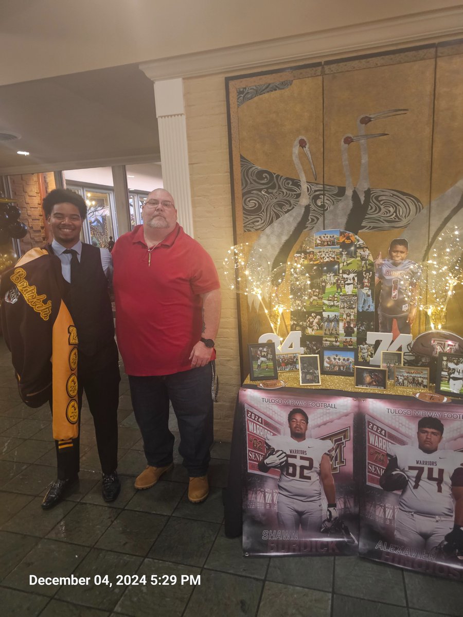 ShawnBurdickJr's tweet photo. Had a amazing night this evening at the football banquet. Got reconition I was not expecting.  Thank you for a great 4 yrs of football. https://t.co/B1Jz67pJta