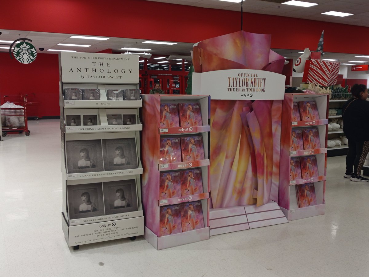 TheDickChokers's tweet image. "WHILE SUPPLIES LAST" &amp;amp; "ONLY AT TARGET"

LMFAOOOOOOOO

THE WAY THIS CREATURE LIES ABOUT EVERY SINGLE THING SHE PUTS OUT

5 DAYS LATER AND MY TARGET IS **STILL** FULLY STOCKED W/ ALL 3 ITEMS 🤣

#TSkTSkTSk 🐍 #TSTheTorturedPenisDepartment 🖤 #OnlyAtTarget 🔴