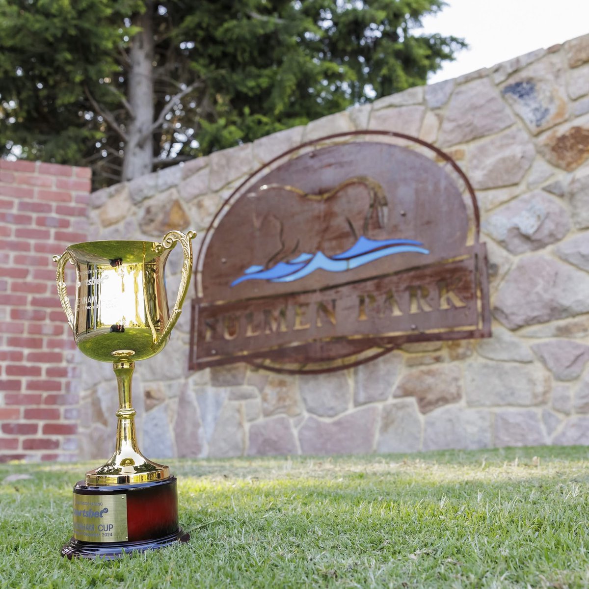FulmenP's tweet photo. Proud sponsors @SthsideRacing and the upcoming Pakenham Cup. Lock in 21st of Dec, a super family friendly day for everyone, don't forget to say hi if you see us around x https://t.co/lfZEwYRtBP