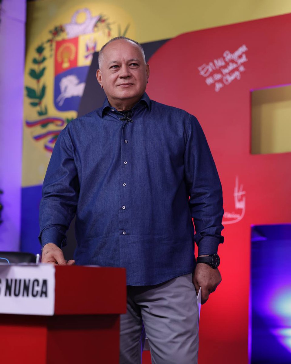 Con el Mazo Dando (@conelmazodando) on Twitter photo #EnVivo <a href="/dcabellor/">Diosdado Cabello R</a>: En la tierra de Simón Bolívar y del Comandante Hugo Chávez, lo que hay aquí son venezolanas, no “venekas”.
#NavidadesAlegriaYPaz #04Dic #EnVivo <a href="/dcabellor/">Diosdado Cabello R</a>: En la tierra de Simón Bolívar y del Comandante Hugo Chávez, lo que hay aquí son venezolanas, no “venekas”.
#NavidadesAlegriaYPaz #04Dic
