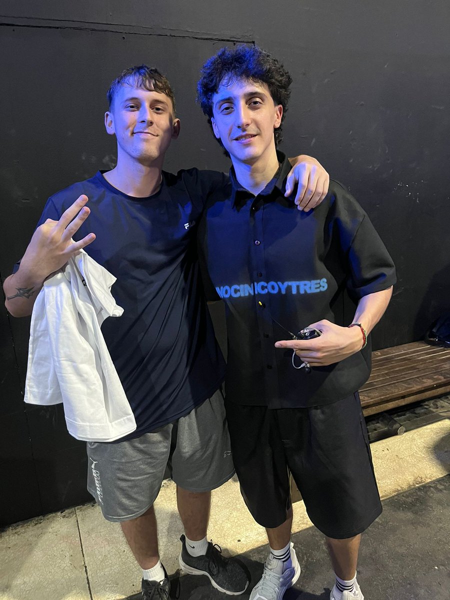 glopsito's tweet photo. ahora que paso la primer fecha de niceto de @unocincoytres , que hermosa locura, conocer a todos el pedazo de show que hubo, y salgan a saludar sin ningún tipo de problema
y gracias a @franchuzeta por el tracklist  histórico momento, @TomasColetto siempre en el beat💙💙 https://t.co/RA9VvLGtYf