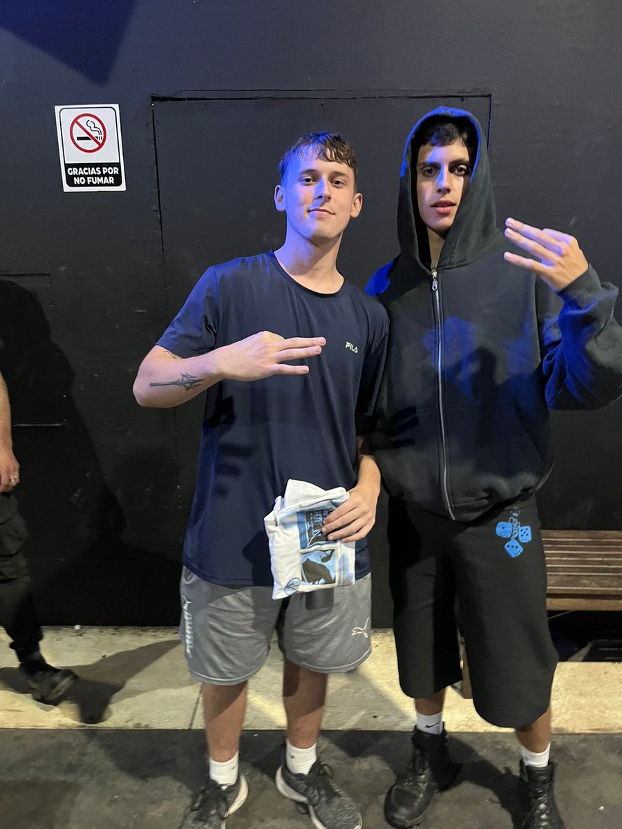 glopsito's tweet photo. ahora que paso la primer fecha de niceto de @unocincoytres , que hermosa locura, conocer a todos el pedazo de show que hubo, y salgan a saludar sin ningún tipo de problema
y gracias a @franchuzeta por el tracklist  histórico momento, @TomasColetto siempre en el beat💙💙 https://t.co/RA9VvLGtYf