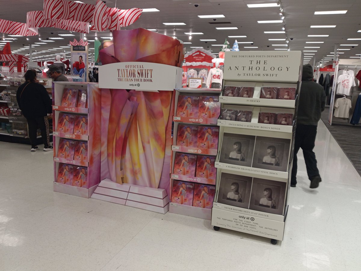 TheDickChokers's tweet image. "WHILE SUPPLIES LAST" &amp;amp; "ONLY AT TARGET"

LMFAOOOOOOOO

THE WAY THIS CREATURE LIES ABOUT EVERY SINGLE THING SHE PUTS OUT

5 DAYS LATER AND MY TARGET IS **STILL** FULLY STOCKED W/ ALL 3 ITEMS 🤣

#TSkTSkTSk 🐍 #TSTheTorturedPenisDepartment 🖤 #OnlyAtTarget 🔴