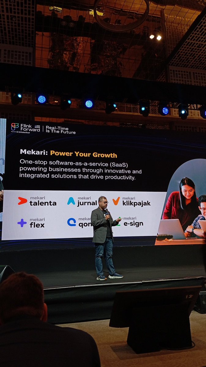 azfinkfifing's tweet photo. #MyFlinkMoment 2024!
Today I was inspired by the session on how Apache Flink CDC of Mekari can help transfer real-time data to MaxCompute with high efficiency, data synchronization, and data optimization.
#flinkforward #apacheflink #apachepaimon @FlinkForwardAsia @alibabacloud https://t.co/o05WK7Q4MH