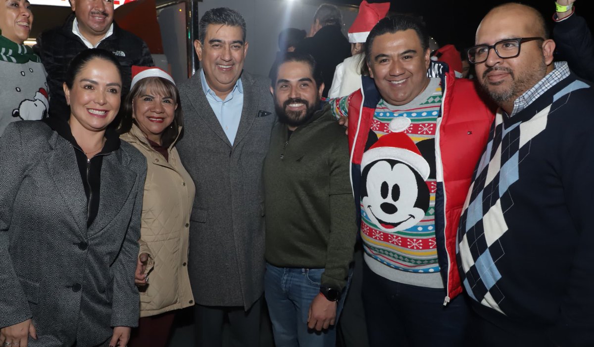 Más allá de los regalos y festejos, que esta navidad haya unidad dentro de nuestros hogares. Gran caravana navideña la de esta noche, sigamos viviendo esta temporada en familia. #GraciasPuebla ❤️
