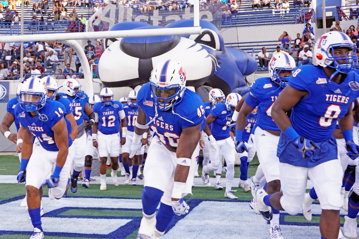 I’m truly honored and blessed for receiving an offer from Virginia University of Lynchburg!!!! #Goddid #manabove <a href="/RecruitLouisian/">Recruit Louisiana™️</a> <a href="/Ca_RecruitsKnox/">Nationwide Recruits ( Coach Knox)</a> <a href="/goata_coach/">Coach “G”</a> @ABXElite <a href="/4thQtMentality/">𝐂𝐨𝐚𝐜𝐡 𝐅𝐮𝐬𝐞</a> <a href="/VUL1886/">Virginia University of Lynchburg</a> <a href="/MohrRecruiting/">Brian Mohr</a> <a href="/SWiltfong_/">Steve Wiltfong</a> <a href="/ChadSimmons_/">ChadSimmons</a> <a href="/LAvsAllYall/">Louisiana vs. All Y’all</a>