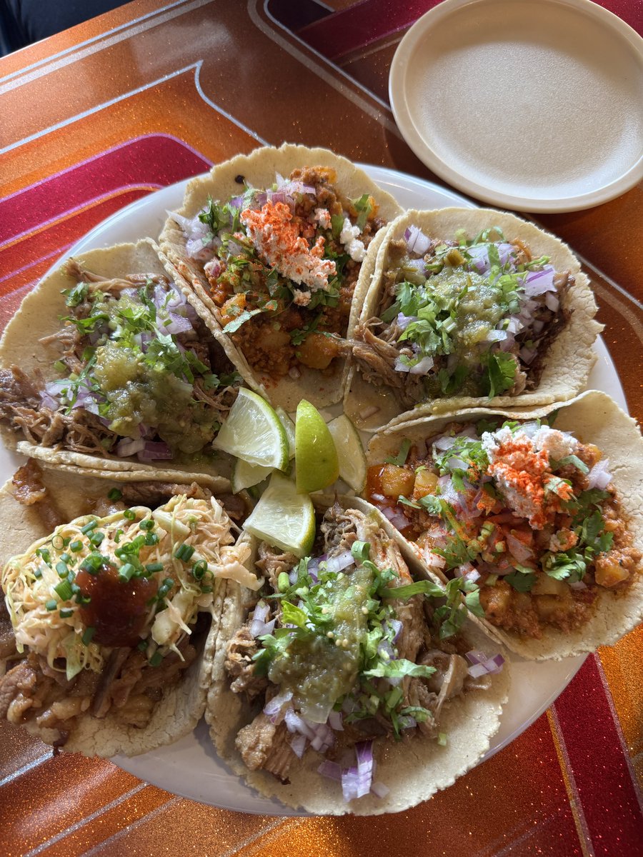 DJkeita0608's tweet photo. #kingtacos
#メキシコ
#tacomaria
#沖縄
2日連続ランチ
タコス合計20個🌮 https://t.co/ECwAx8Fo2L