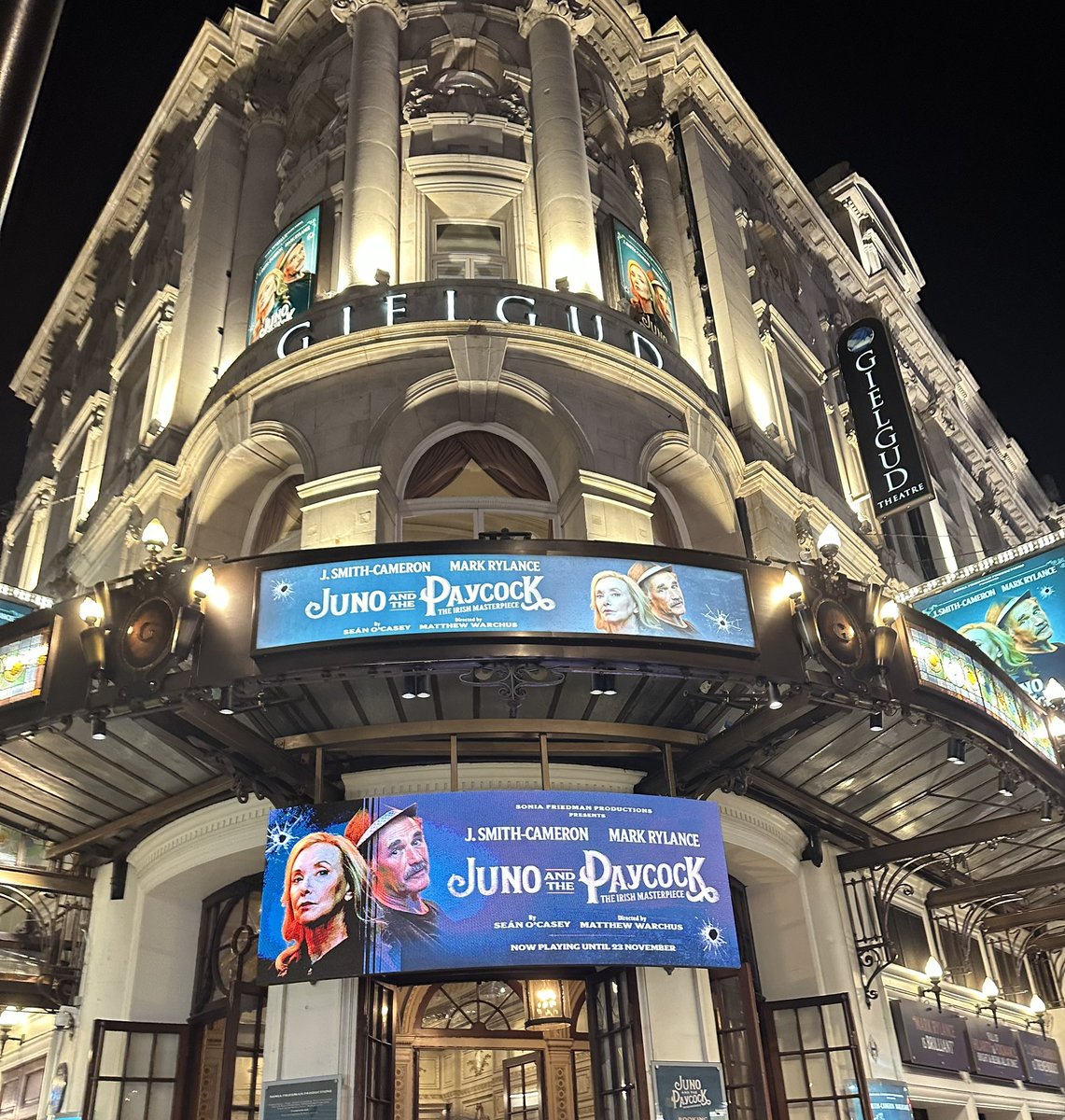 laur3n_2003's tweet photo. A drawing I did recently, inspired by the production of Juno and the Paycock that played at the Gielgud Theatre with Mark Rylance &amp; @j_smithcameron. It was such a fantastic production! Very glad I had the chance to see one of the final performances. @JunoPaycockPlay https://t.co/nc2mzIaOA9