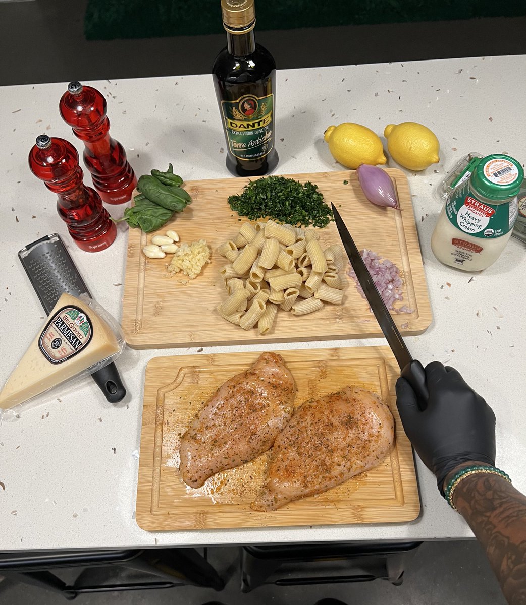 domjulio__'s tweet image. Chicken Alfredo 🍽️