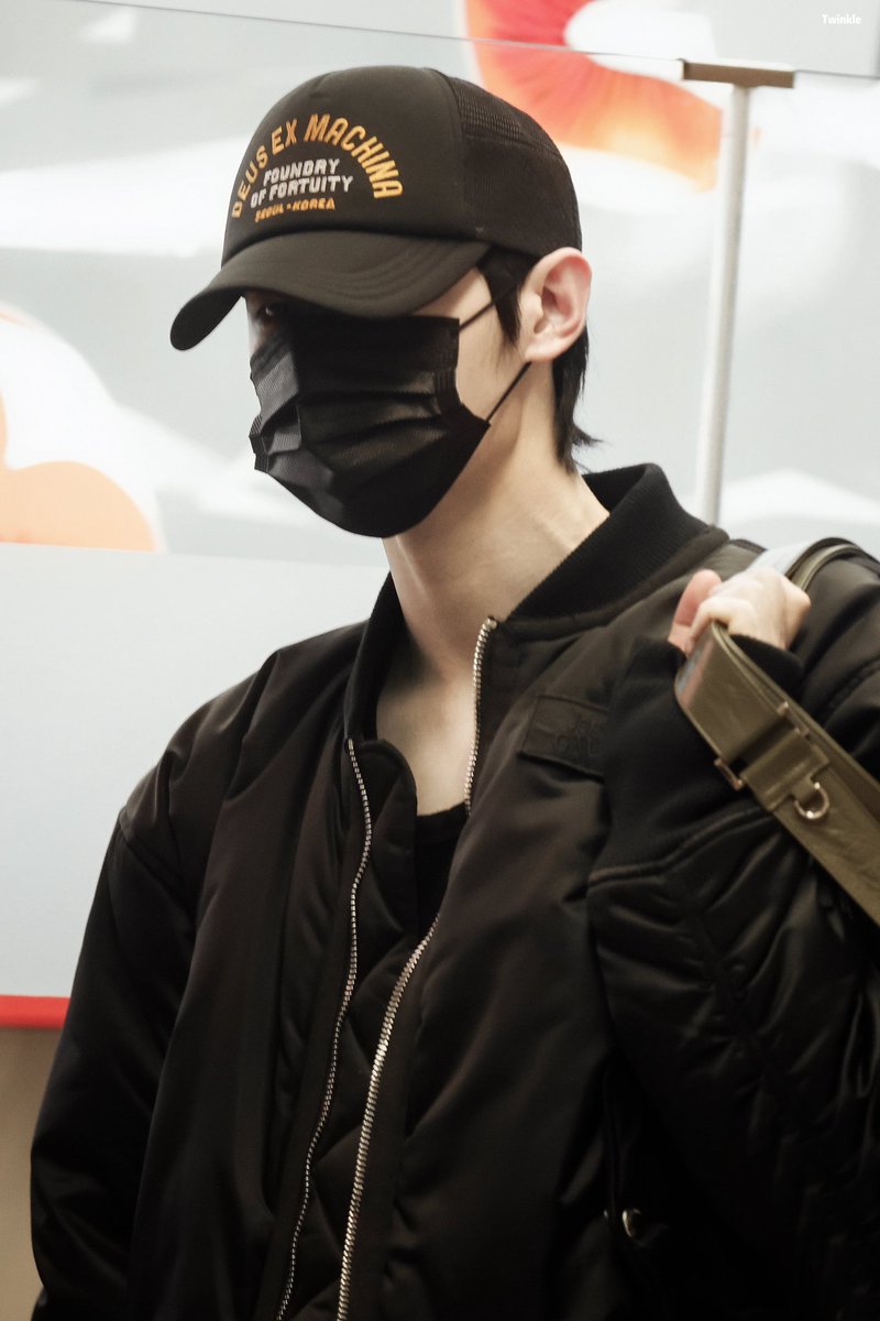 kungyazfilms's tweet photo. SUNGHOON IN MANILA 😭 https://t.co/V6jxG7Z46d