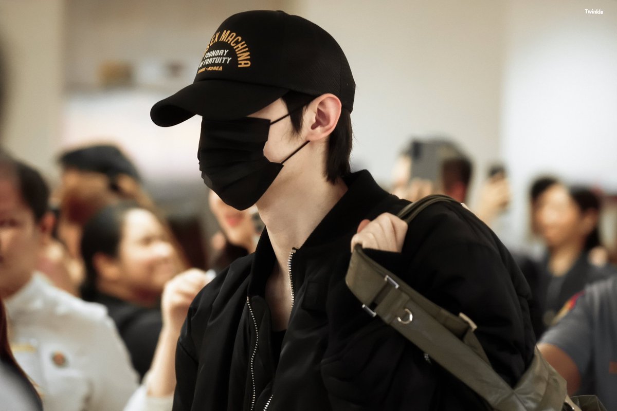 kungyazfilms's tweet photo. SUNGHOON IN MANILA 😭 https://t.co/V6jxG7Z46d