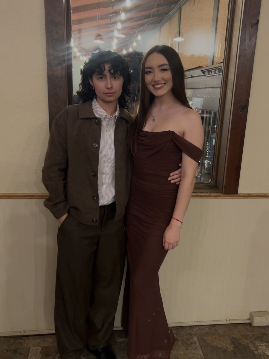 ǝsǝǝɥɔ tweet media