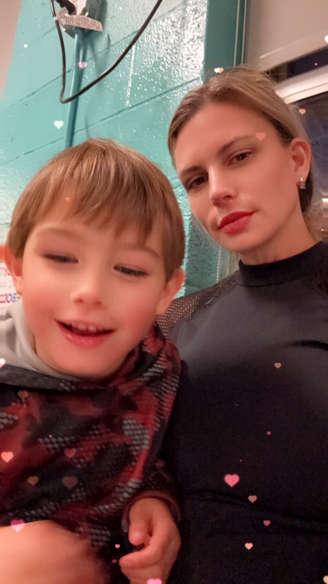 Heatherm8680's tweet image. Family is All I Need.
Grateful for Gods Blessings.
#mydaddy #post-op6monthsBMT 
#myMommy
#sisters well one of them.
#son
#nephews #Christmas2024 #Performance
#Love 
#JustBe
#neverpassjudgement
#justBe
Xoxo