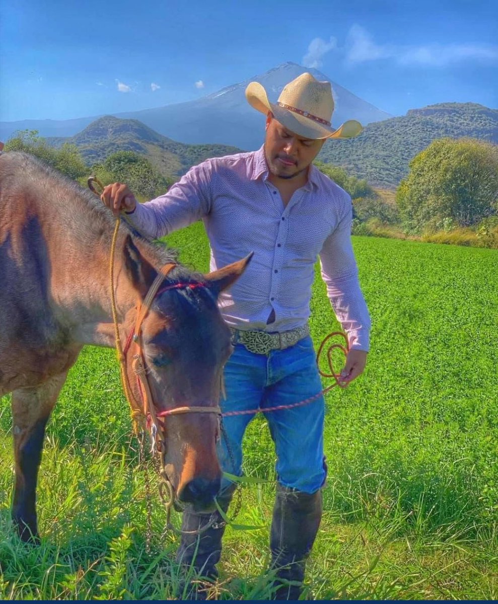 MarioCisneros21's tweet photo. No te gustaría tener un novio vaquero? https://t.co/77SzKLEv3T