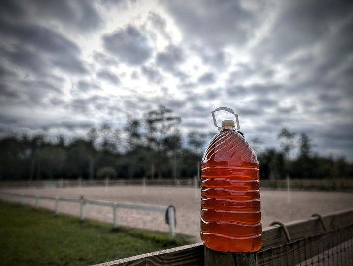 john39095172's tweet photo. why did my dad so casually take the hardest photo ever of his homemade sweet tea https://t.co/Mb2VCx5NCi