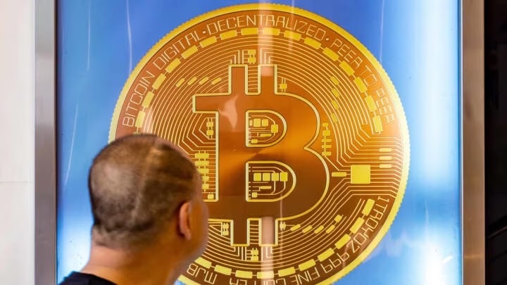 MenonJats's tweet photo. Bitcoin has a history of experiencing sharp price declines, typically around 50%, approximately every 2-3 years.

Let’s see.

#btc100k $BTC https://t.co/o2T98XfrJP