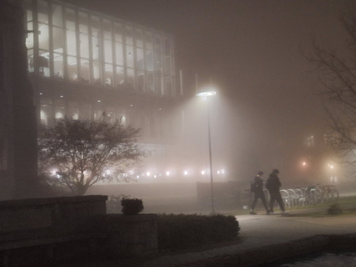 docsparker's tweet image. Foggy night @UBC. @ubclibrary