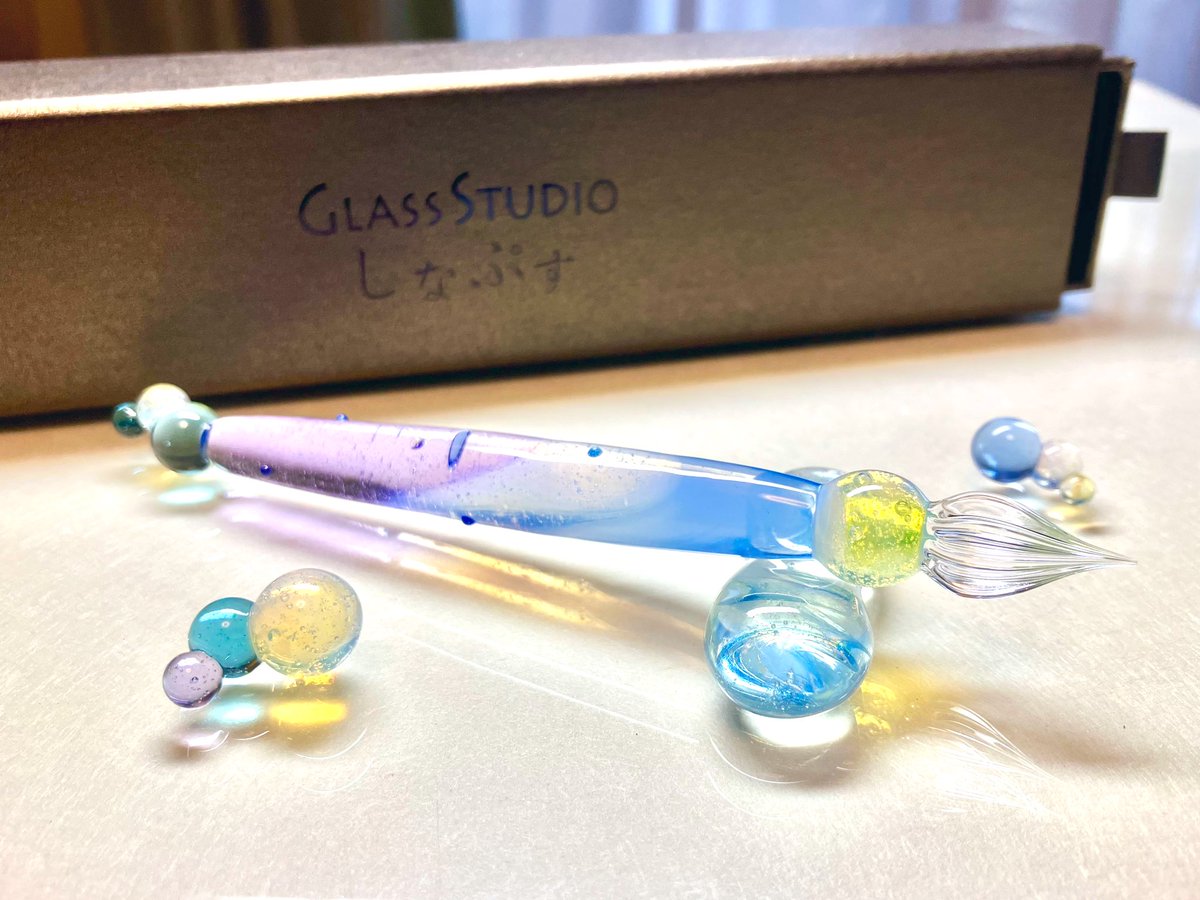 ryota_namiki's tweet photo. 《プレゼント企画》
新作【星降りのORIONガラスペン】の完成を記念し、一名様にプレゼント致します。
詳細は画像にて

多くの方に作品を知って頂きたく初めてのプレゼント企画を開催します！
皆様よろしくお願い致します。
（至らない点があったらすみません💦）

#ガラスペン  #glassstudioしなぷす https://t.co/q8lywqsGFX