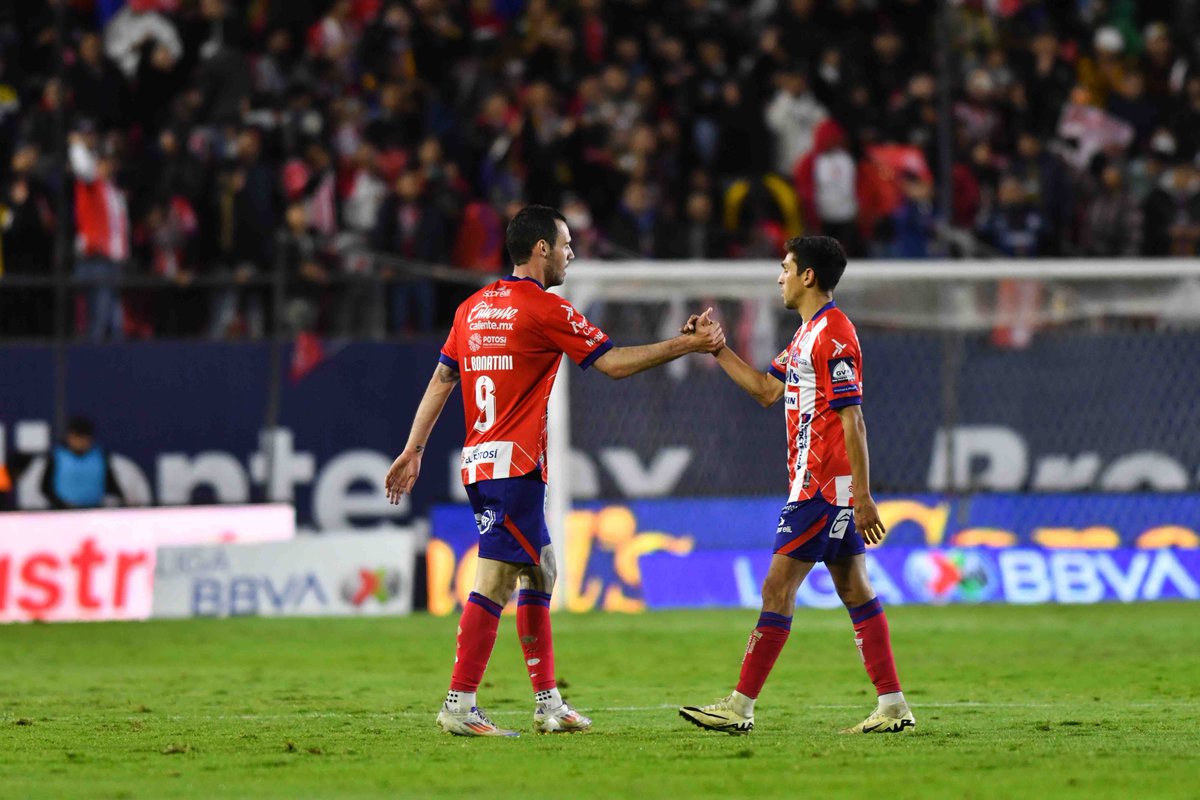 laaficion's tweet photo. #LigaMX | ¡Medio tiempo!

Los potosinos se van al descanso con la ventaja en el marcador

⛪@AtletideSanLuis 1-0 @Rayados🤠

EN VIVO 🔴 https://t.co/kCNhkpZAM0 https://t.co/OUmlqZUukz