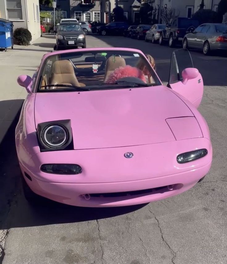 fraiselette's tweet photo. What about
Arcee being a super cute pink Miata https://t.co/pR1MWlelaJ