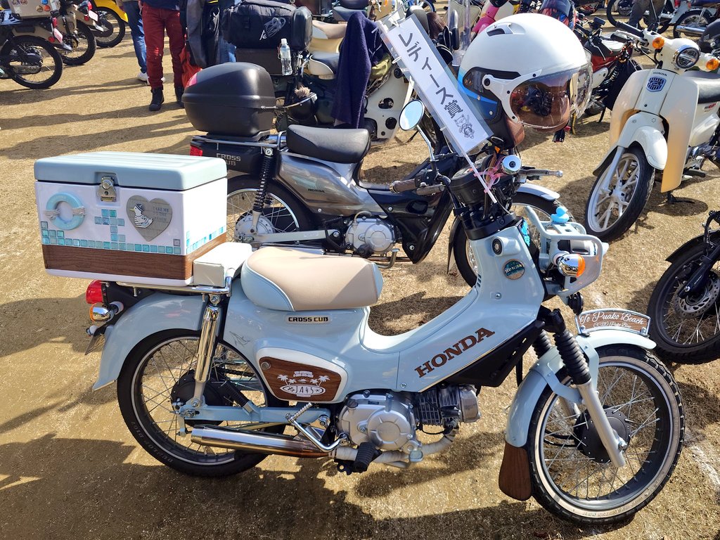 2024年
秋の奈良カブミーティングにて。

なっちゃんさん（<a href="/723cc110puko/">なっちゃん</a>）のカブ。
このカラーのクロスカブを見ると、息子のバイクを選ぶ時、最後に迷った1台だった事をいつも思い出すのよねん。

『レディース賞』取られてた！

いつ見ても可愛いクロスカブですねぇ😊