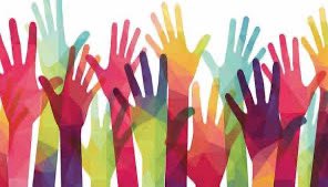 أن تكون متطوعا معناه أن تكون قنديل أمان، فيظنك اليتيم أباه، ويراكَ العجوز عكازه، ويطمئن عامل النظافة لأنك سنده.

 #يوم_التطوع_العالمي