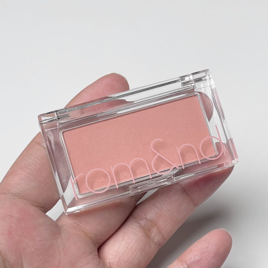 jjdoesitwork's tweet photo. rom&amp;nd สี c03 fig chip ออกนู้ดที่มีความอมส้มอมชมพูนิดๆ ผิวเข้มปัดได้ แบบสวยมากกกกกกกก ชอบมาก เนื้อเนียนละเอียด กระจายสีดี ไม่เป็นจ้ำ ปัดไม่เก่งยังไงก็รอด ดูธรรมชาติแบบนัวละมุน ไม่พลาด 

📍https://t.co/fqS1vUjoig https://t.co/XKWLlaBffB