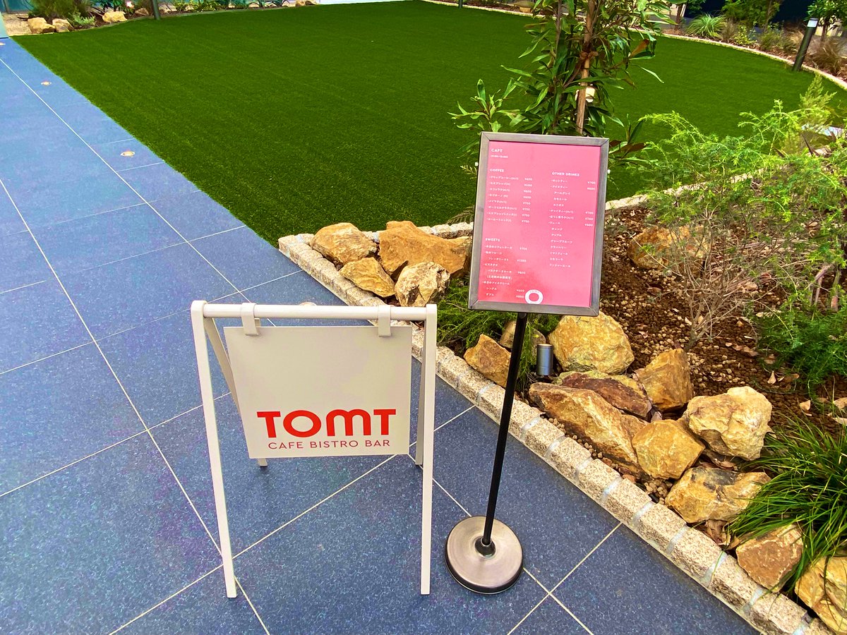 TSUKASA3628's tweet photo. 本日のお昼はこの間 migikoが紹介していたカフェ 【Tomt Cafe bistro bar】に来ました🌸🌼注文したのは【エビとケールのジェノベーゼ】と【オーツミルクラテ ICE】
パスタもラテも美味しかった🍝☕️
素敵なカフェを紹介してくれてありがとう💐✨️
@928Ligher
#みなとみらい
#Tomt
#Cafe
#聖地巡礼 https://t.co/Vj4YwiAY0j
