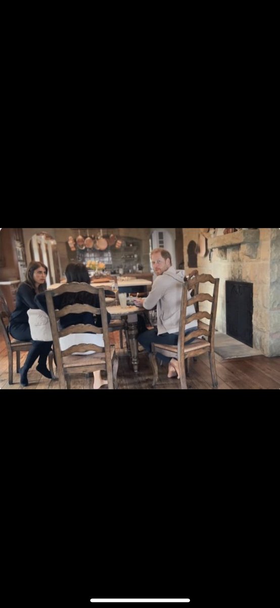 0Rthebest91033's tweet photo. #SussexsExRoyalsDivorceDrama #HarryAndMeghanDeserveEachOther #StopCallingYourDaddy4MoneyHarry #StrippedTitlesAwayFromHarryAndMeghan #DoofusHarryEveryoneIsLaughingAtYouNOTWithYou #DukeAndDuchessOfShameAndHypocrisy #DimWitHarryNeeds2BeDeported #ActionsHaveConsequencesHarry https://t.co/HWQtiZIHtM