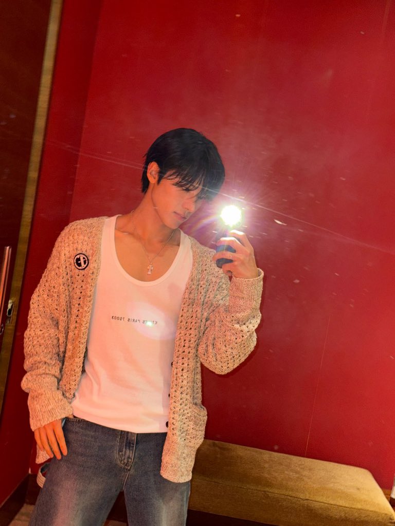 tbzwangdeuls's tweet photo. 241205 eric sent these on 🧼!!! 

(1/2) https://t.co/D0iuN36oaB