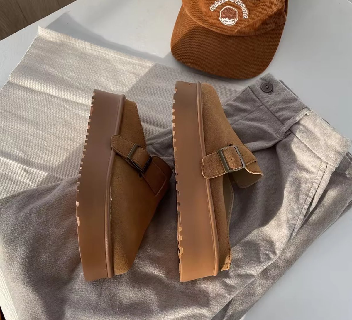 nchdaq's tweet image. เชียร์รองเท้าสีน้ำตาลโทนนี้ เหมาะกับช่วงสิ้นปี คริสต์มาสมากกกก ㅜㅡㅜ วันนี้เลยจะมา haul คู่ที่มี + แปะ wishlist คู่ที่ชอบ winter item สุดๆ🧸🍪🎄