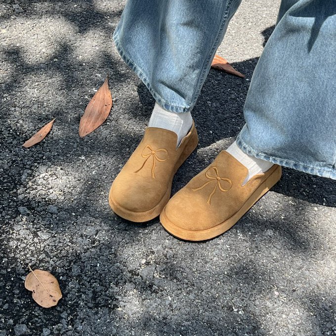 nchdaq's tweet image. เชียร์รองเท้าสีน้ำตาลโทนนี้ เหมาะกับช่วงสิ้นปี คริสต์มาสมากกกก ㅜㅡㅜ วันนี้เลยจะมา haul คู่ที่มี + แปะ wishlist คู่ที่ชอบ winter item สุดๆ🧸🍪🎄