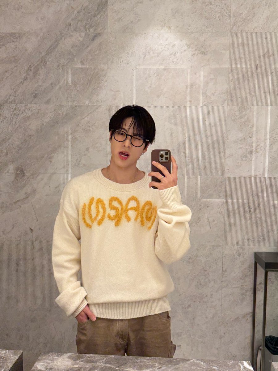 deobimom's tweet photo. #ERIC #에릭 sent these photos ♡ https://t.co/tTEqslqwUT