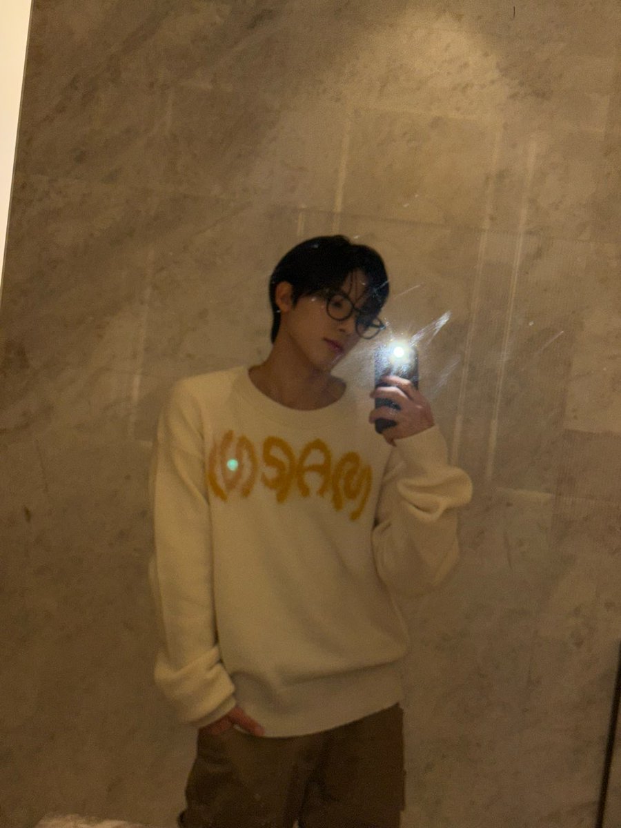 deobimom's tweet photo. #ERIC #에릭 sent these photos ♡ https://t.co/tTEqslqwUT