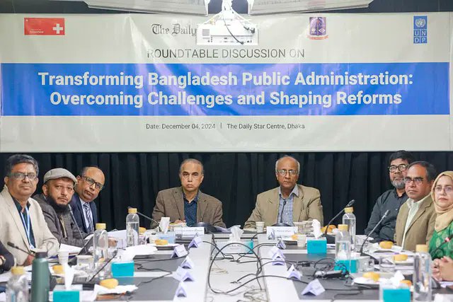 জনপ্রশাসন নিয়ে গোলটেবিল - রাজনীতি ঠিক না হলে আমলাতন্ত্র ঠিক হবে না
জনপ্রশাসন সংস্কার কমিশনের সদস্য, সাবেক যুগ্ম সচিব ও এসআইপিজি, এনএসইউ’র অনুষদ সদস্য ড. রিজওয়ান খায়ের বলেন, দীর্ঘমেয়াদি পরিকল্পনা করে জনপ্রশাসনে সংস্কার করতে হবে। এখনই তা শুরু করতে হবে।
prothomalo.com/bangladesh/keb…