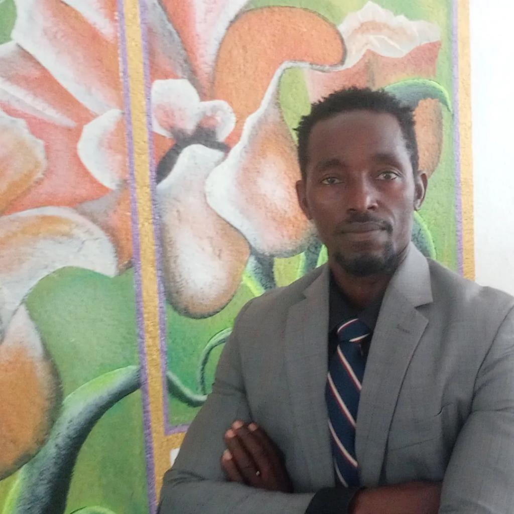 hcetienne's tweet photo. Aujourd'hui j'ai eu le plaisir de participer a une causerie realisée par diverses instances de Droits Humains en tant que coordonnateur general adjoint du Renaeh Haïti.
C'etait une journée enrichissante et prometeuse pour ce secteur.
#DroitsHumains #lutte https://t.co/OYNYApOBJQ